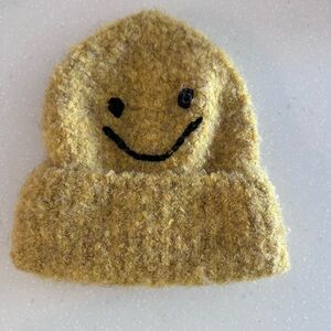 Cozy Yellow Knit Beanie. Urban Outfitters NWOT